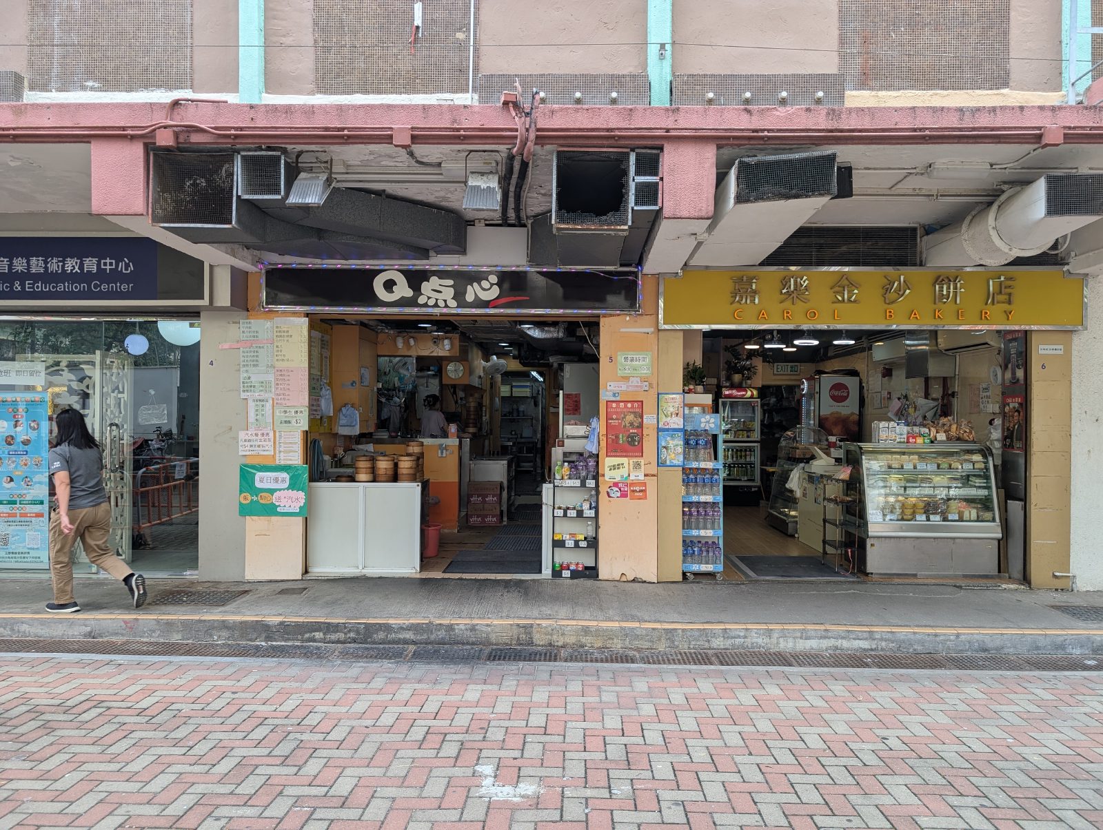 Common shops where the whole floor is easily accessible and viewable