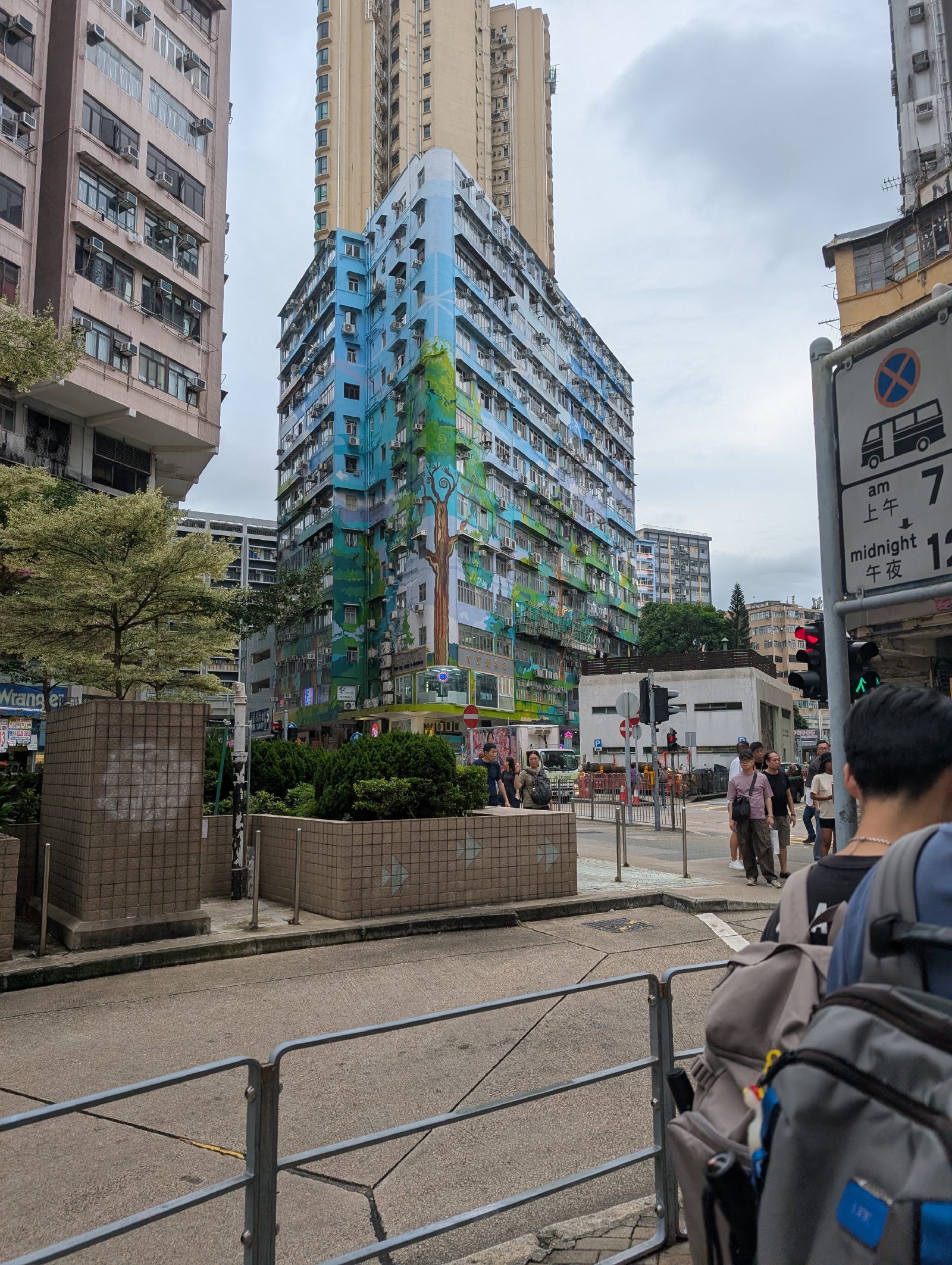 Cool building completely painted, kinda wish it was more common but it&rsquo;s definitely a lot of effort and money